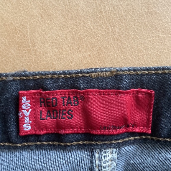 Levi’s Jean - Picture 4 of 9